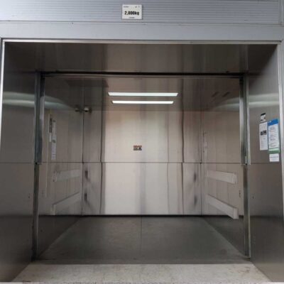 Thang máy tải hàng